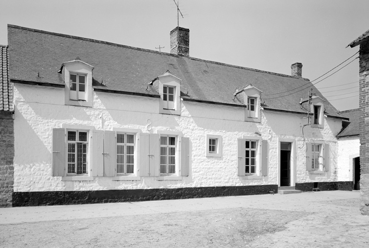 Logis, façade sur cour.
