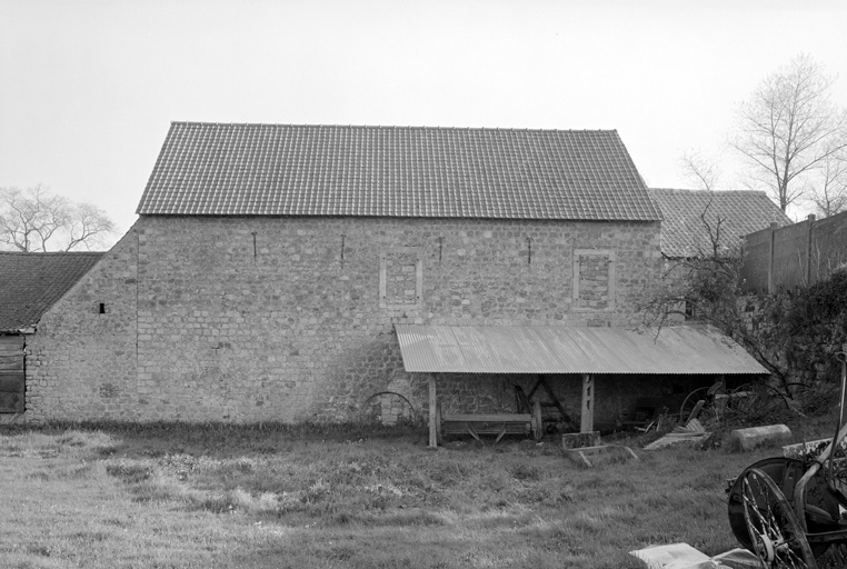 Moulin, façade sur pré.