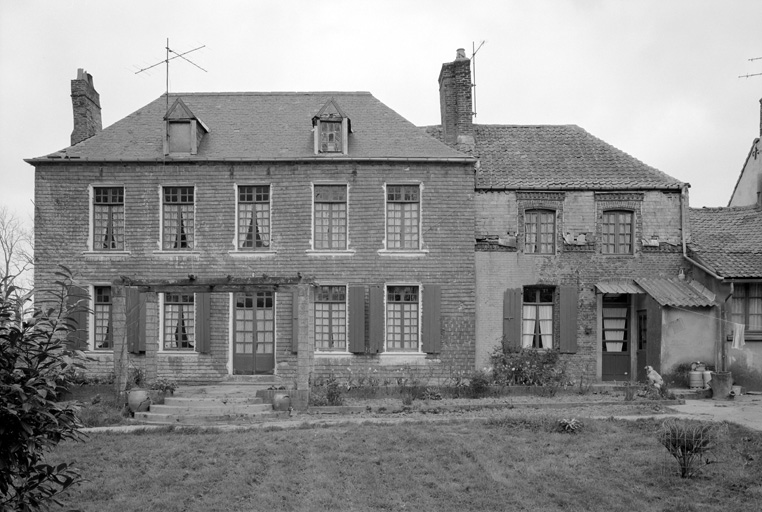 Vue d'ensemble sur pelouse.