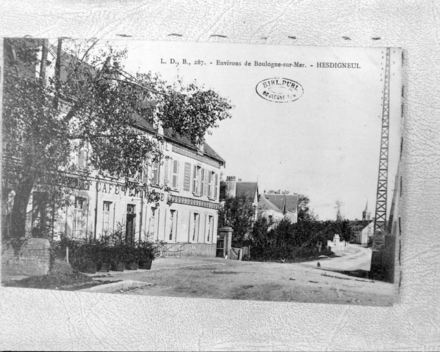 Vue d'angle sur voie.