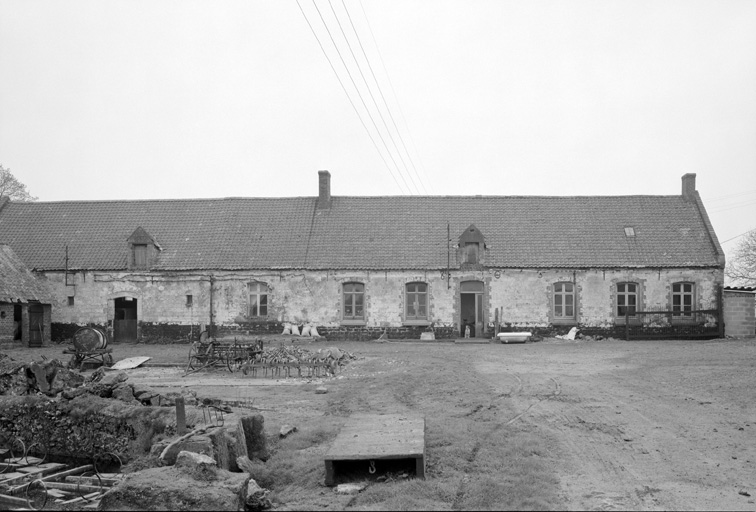 Logis, façade sur cour.