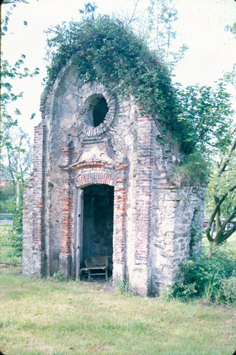 Fabrique de jardin, vue d'angle.