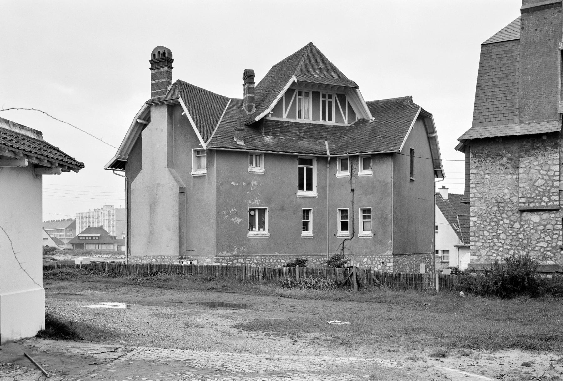Villa Les Bernaoux, façade sur jardin.