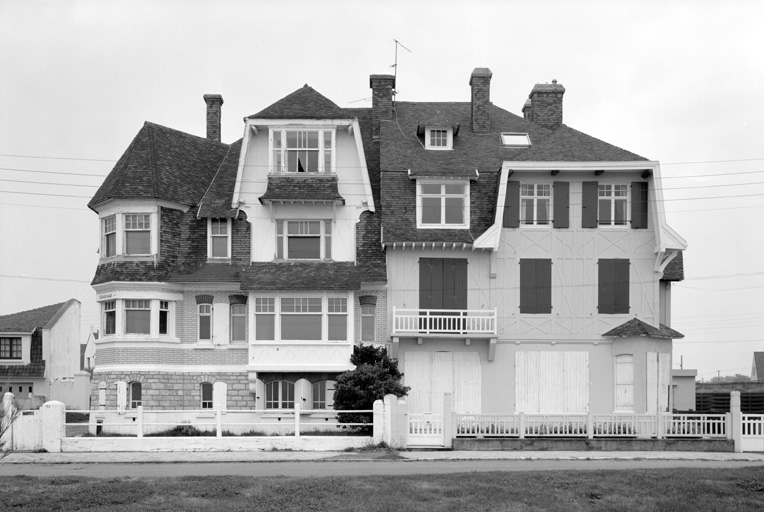 Façade sur voie.