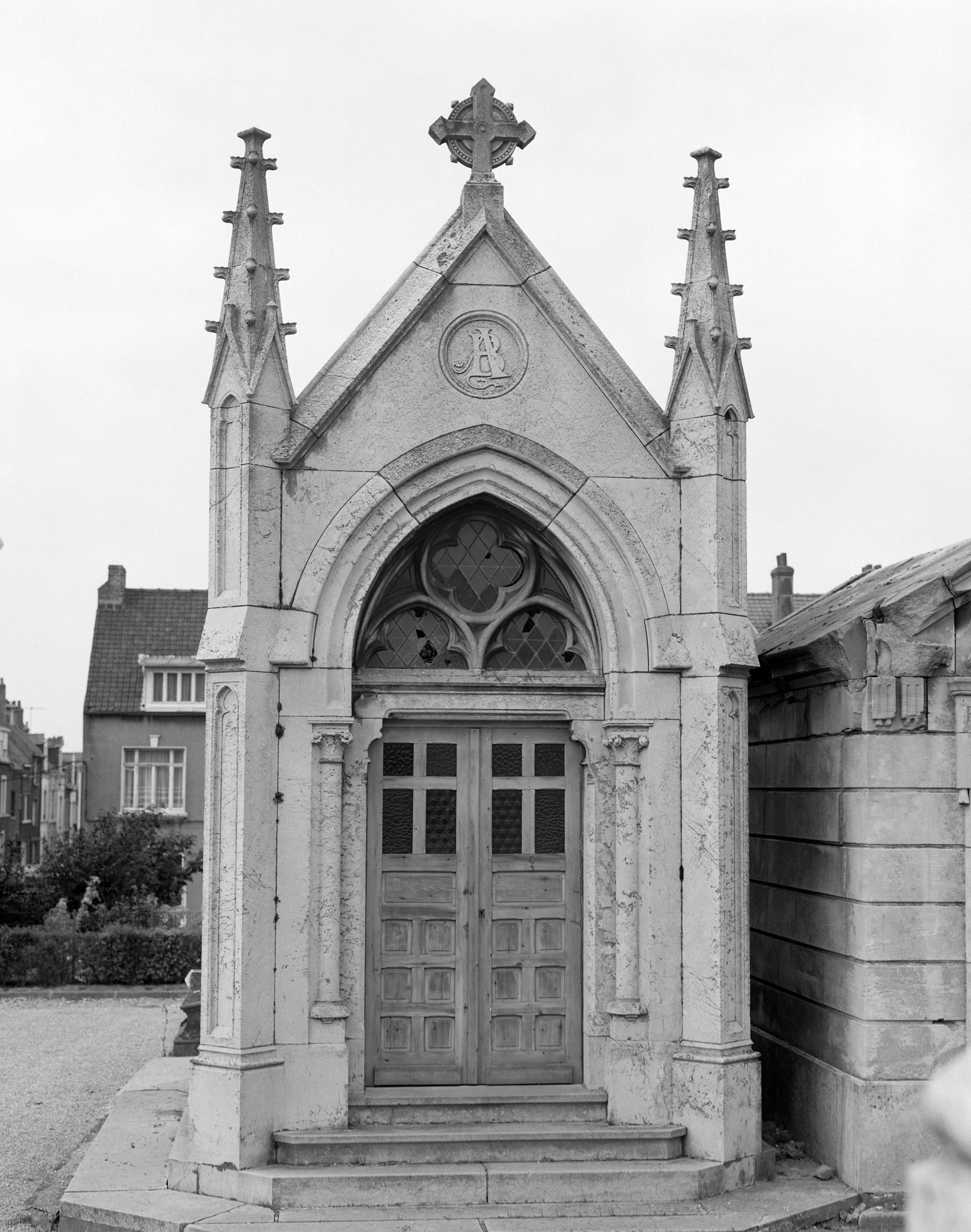 Chapelle funéraire, Famille A-B.