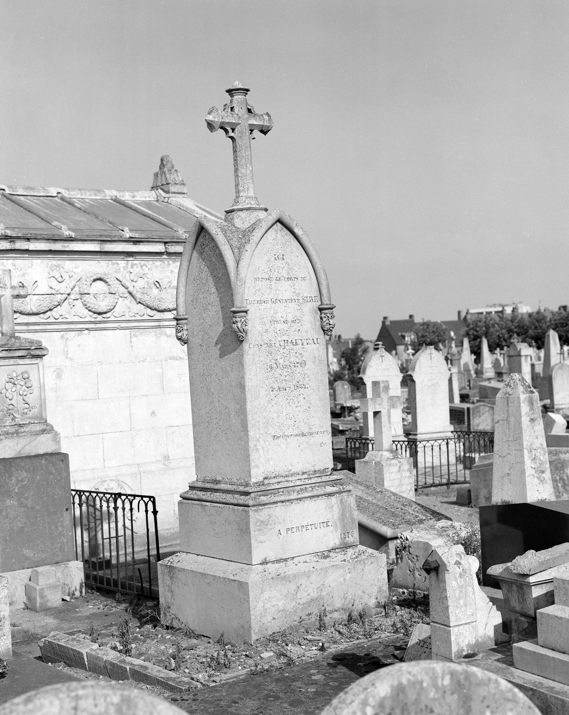 Tombeau, Famille Sire-Chauveau.