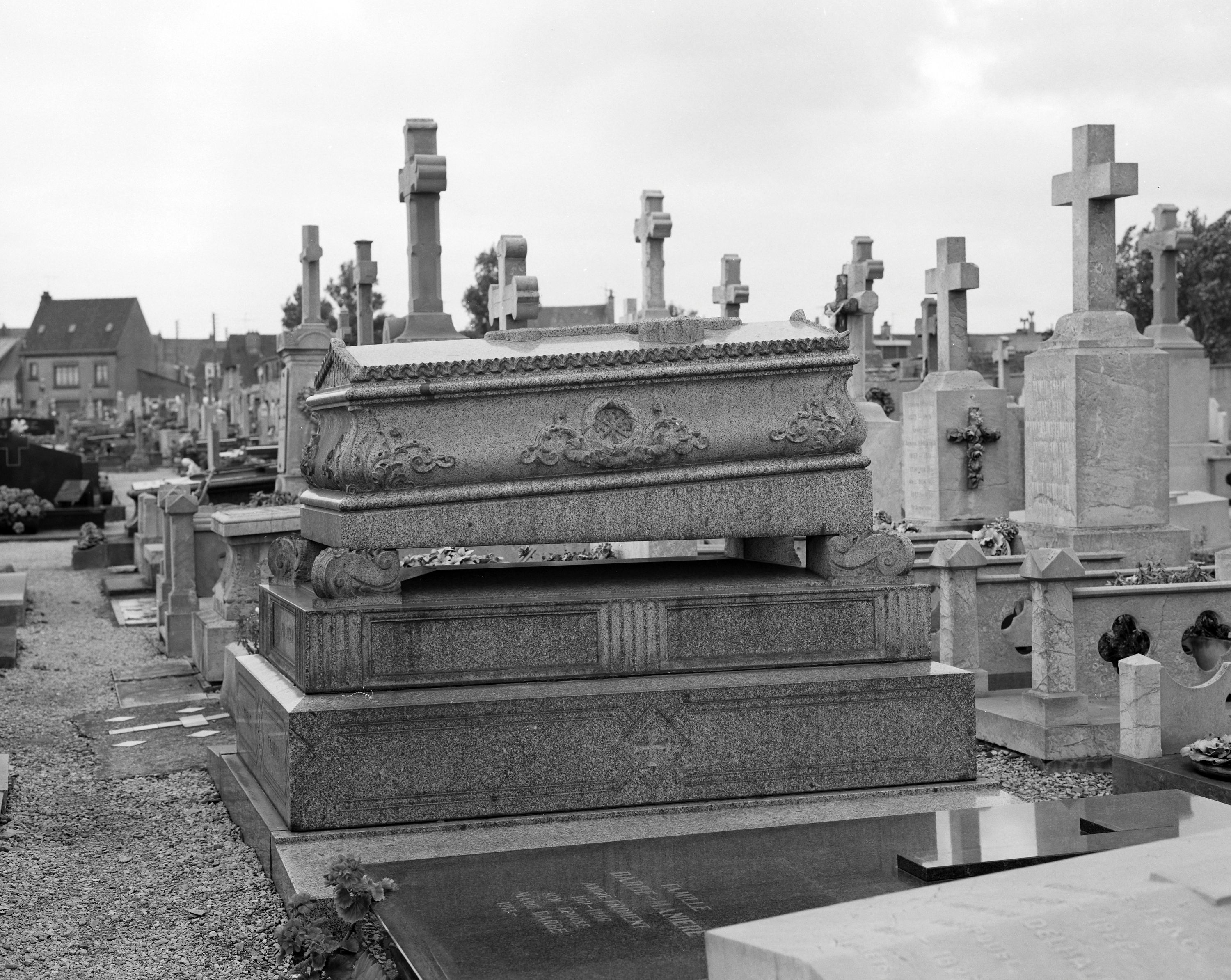 Tombeau de la famille Corbec-Fourny.