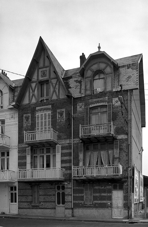 Vue d'ensemble des façades des n° 4 et 6.