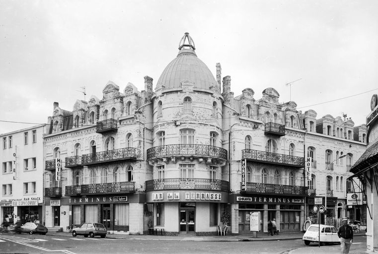 La rotonde de l'hôtel La Terrasse, face à l'ancienne gare, en 1981.