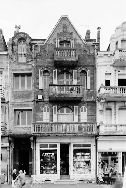 Vue générale de la façade du 13 avenue du Général-de-Gaulle, en 1981.