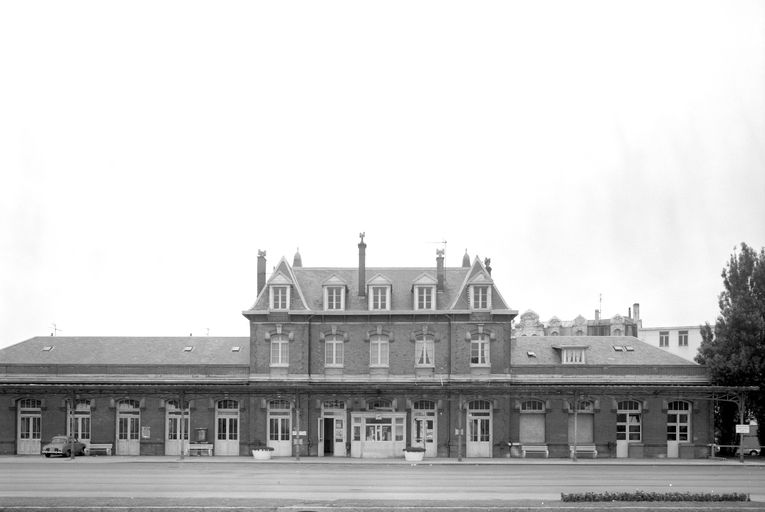 Elévation postérieure de la gare de Berck-plage en 1981.