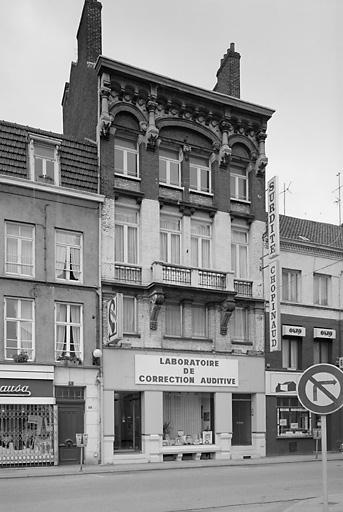 Façade sur rue.