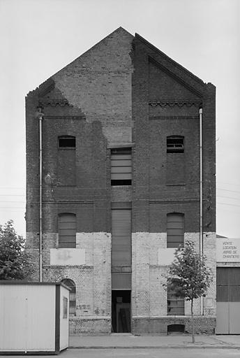 Minoterie Clouet, actuellement entrepôt commercial