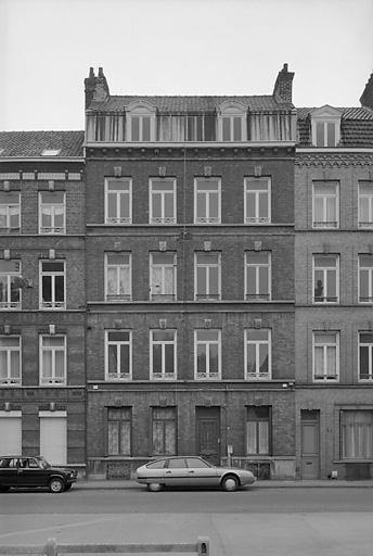 Façade sur rue.