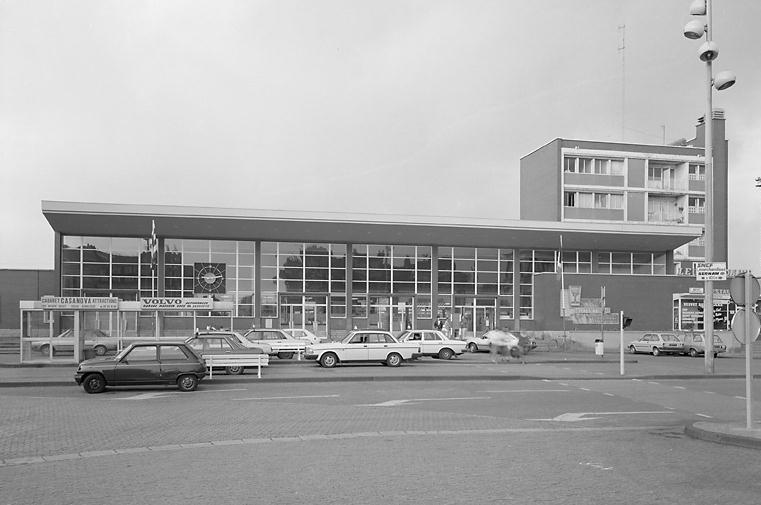 Gare actuelle, façade sur place.