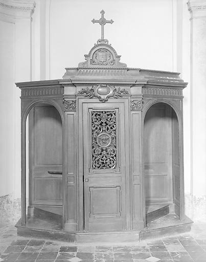 Confessional n° 3, 4 : éléments (confessionnaux non inscrits au titre objet).