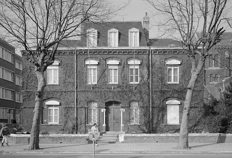 Façade principale rue de Paris.