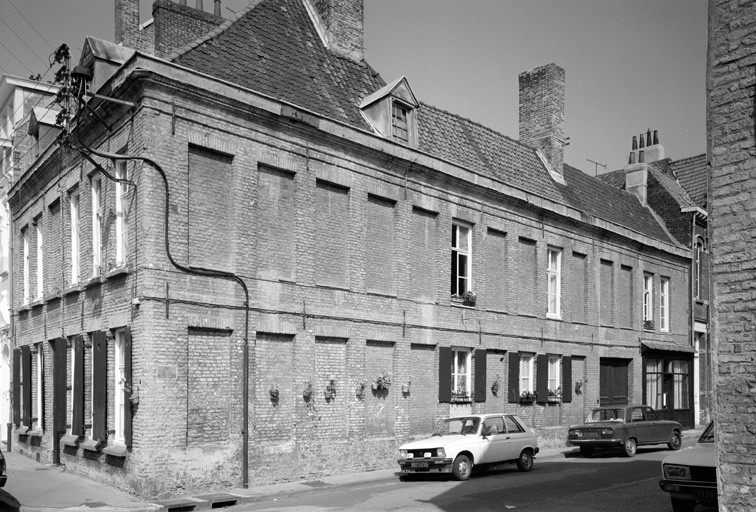 Elévation sur la rue de la petite poste.