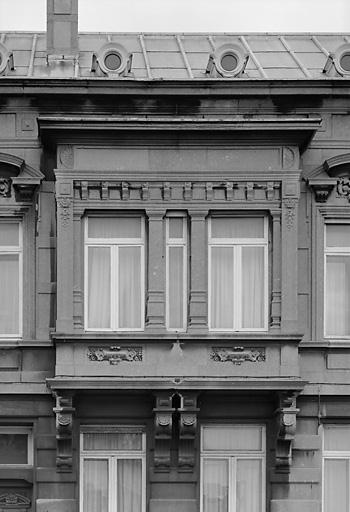 Façade, détail : logette.