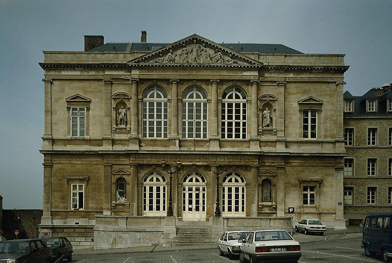 Façade sur place après restauration.