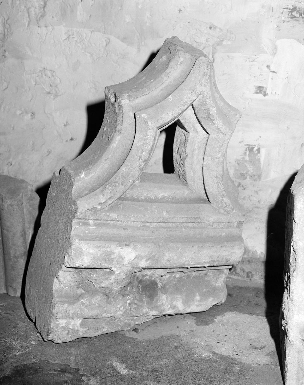 Fragments du portail sud de l'ancienne cathédrale Notre-Dame