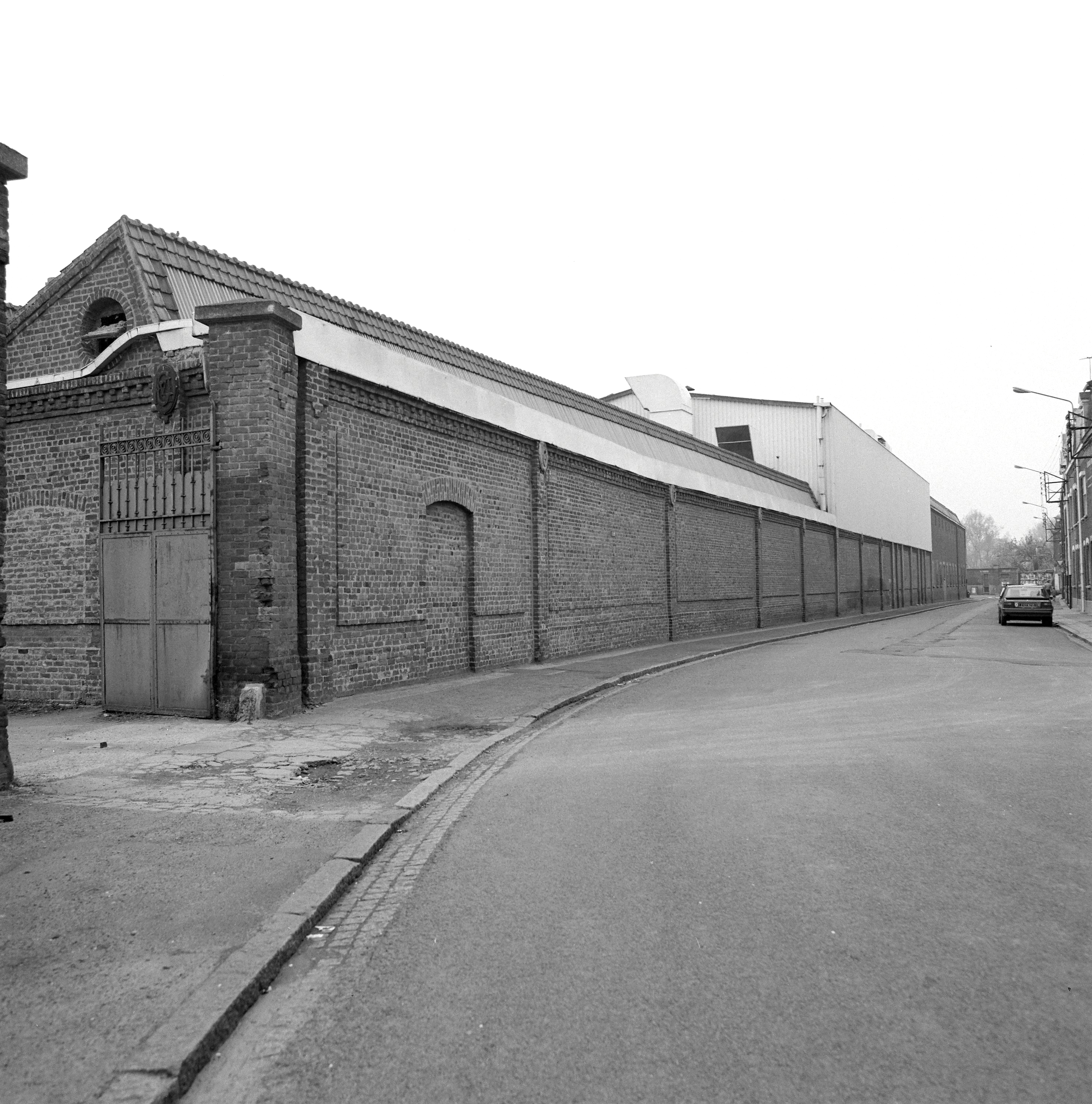 Vue en enfilade vers l'ouest (rue Léo-Lagrange).