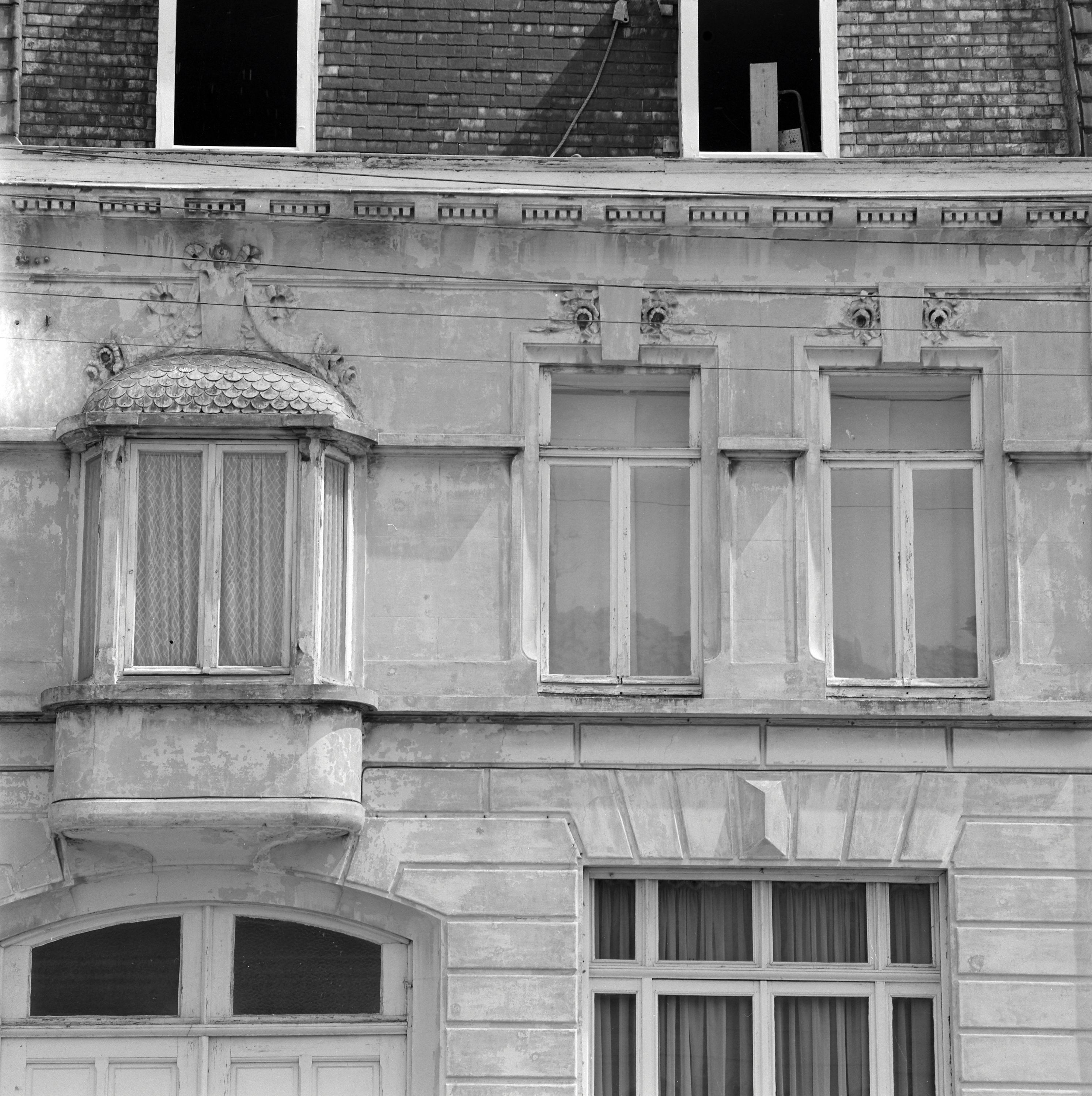 Élévation rue Jules-Ferry. Détail du premier étage.