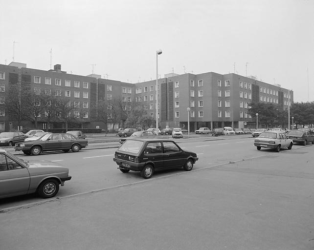 Ilot situé au sud du boulevard : façades des immeubles, sur le boulevard, côté ouest.