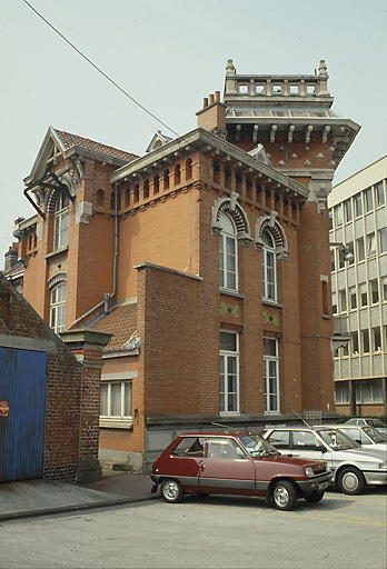 Vue générale des façades orientées à l'est et au nord.