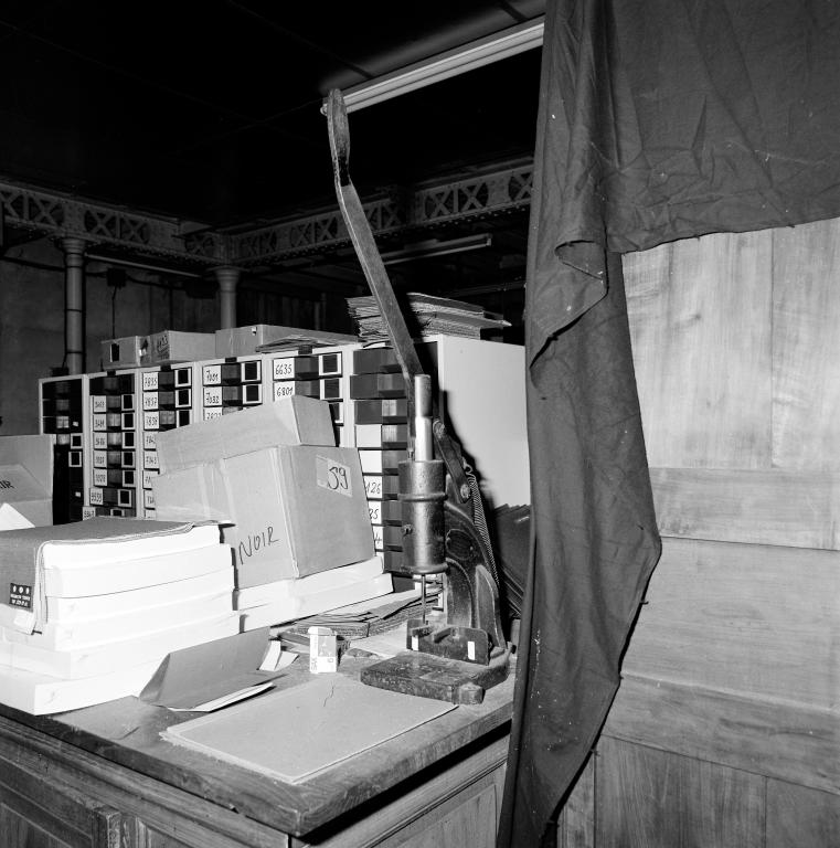Salle des archives ou ancienne remise, rez-de-chaussée.