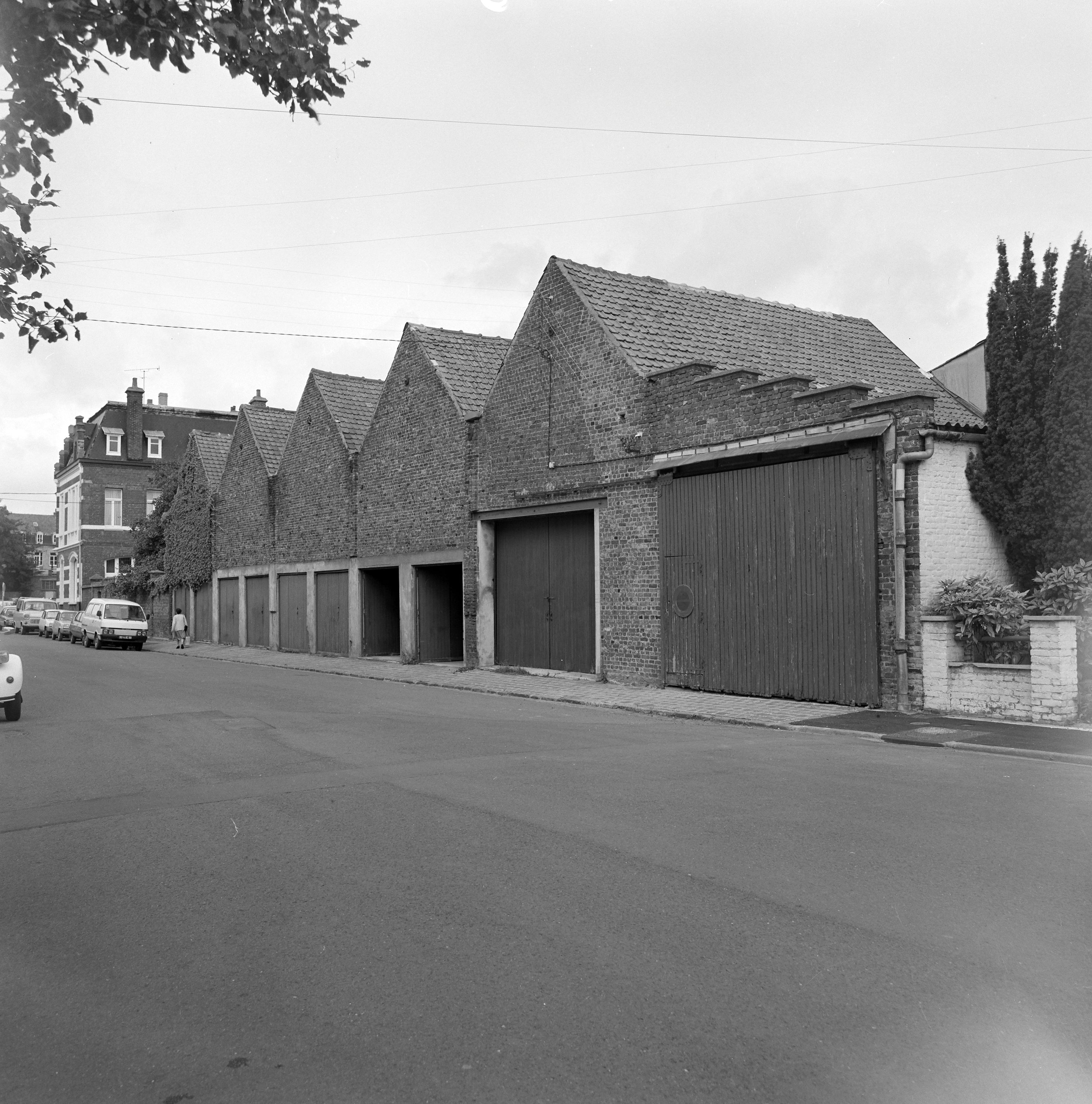 Magasins industriels rue du Pont-de-Bois.