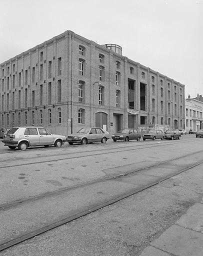 Entrepôt commercial dit magasin Bourdon, puis des Tabacs, actuellement université des Sciences et Techniques de Lille-Flandre-Artois et Musée Portuaire