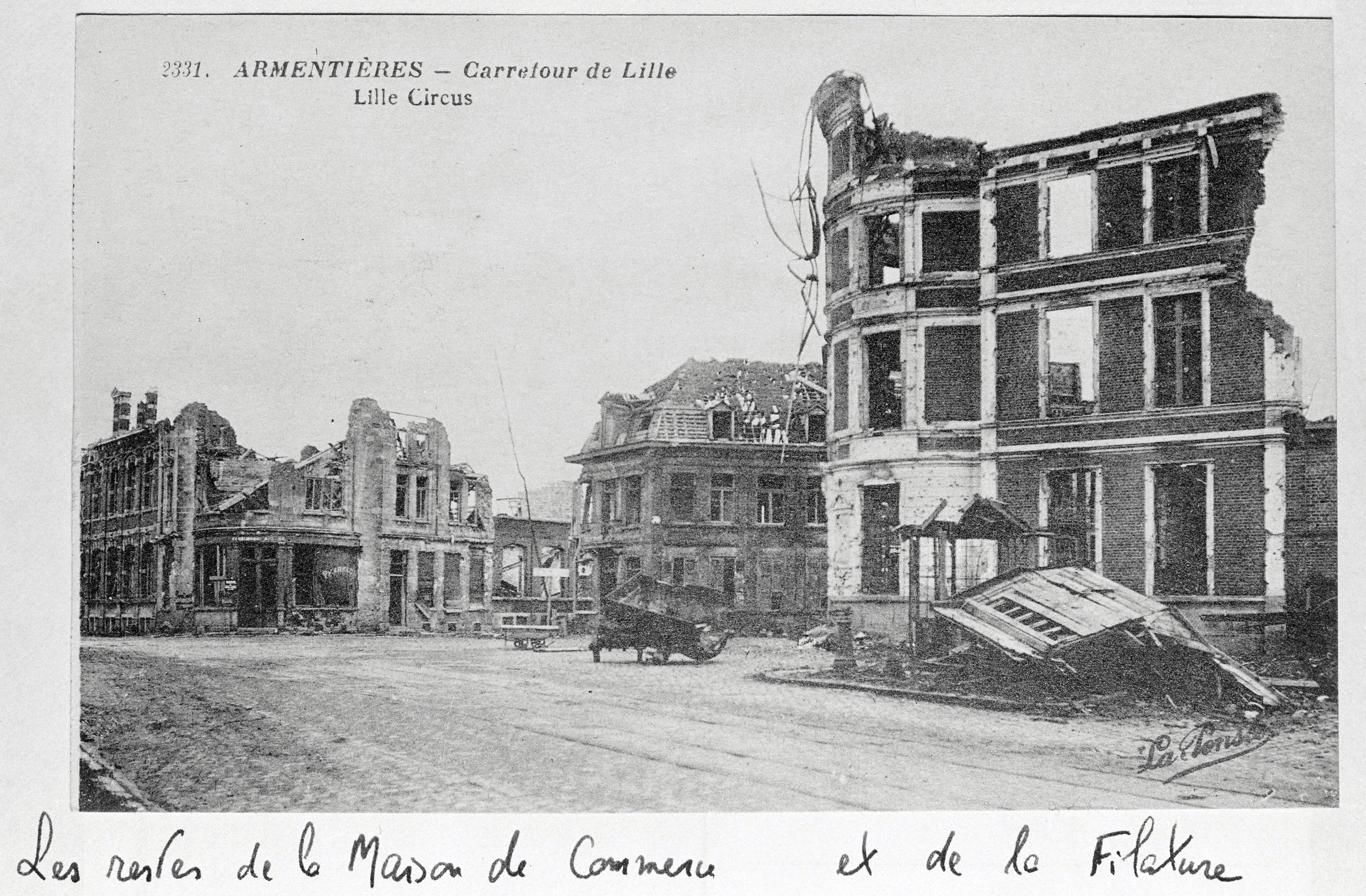 Maison de commerce détruite des établissements Pouchain. Photographie, [vers 1918] (coll. part. Delepoulle).