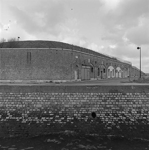 Le bastion 28 construit en 1882/83. Au premier plan, le chenal.