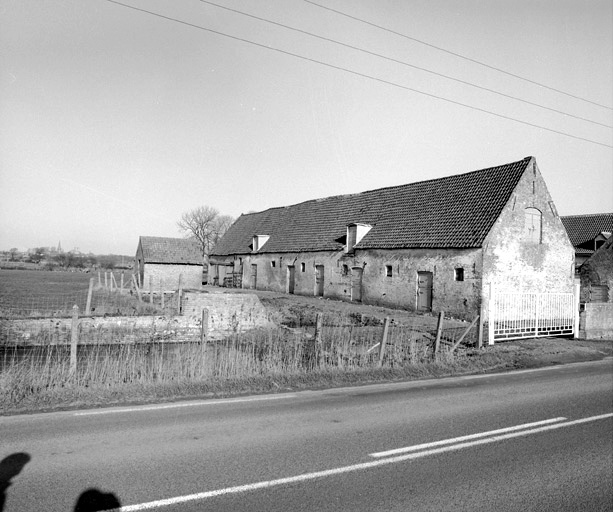 Etables et remises, élévation postérieure, vue d'angle.