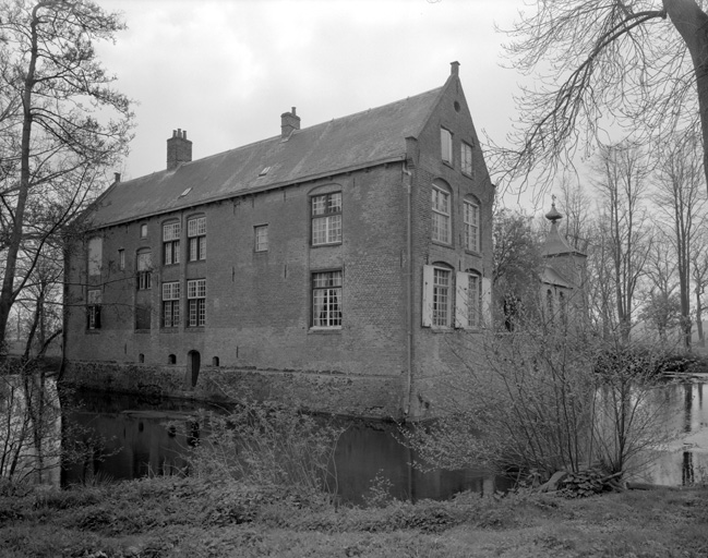 Manoir, élévations postérieure et latérale gauche.