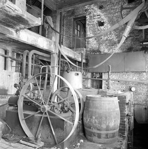 Machine à vapeur Ruston, vue latérale.