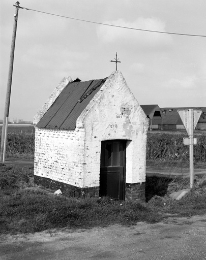 Elévation antérieure, vue de trois-quarts gauche.