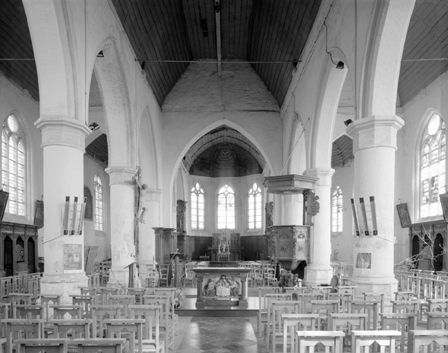 Vue intérieure vers le choeur.