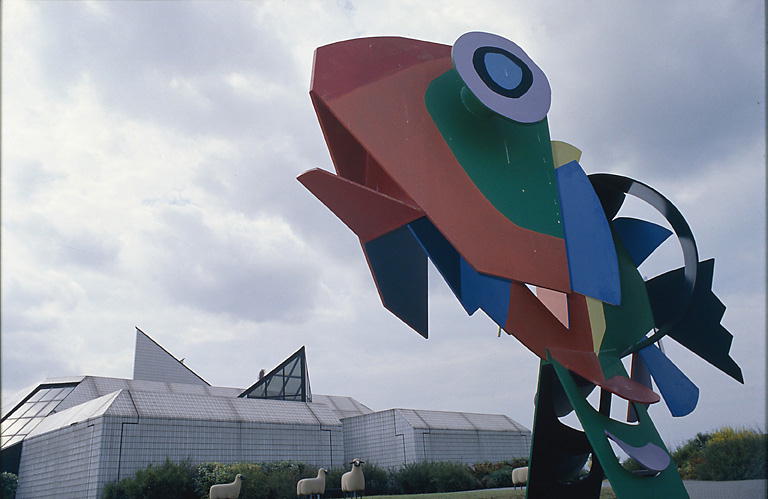 Vue partielle, avec le jardin de sculptures.