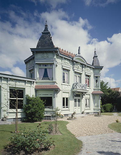 Vue générale de trois-quarts.