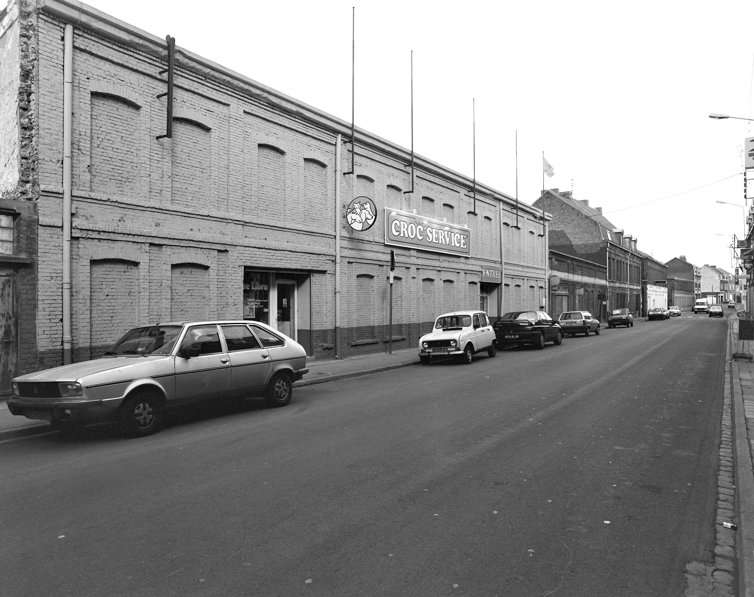 Élévation sur rue. Vue prise vers le nord-est.