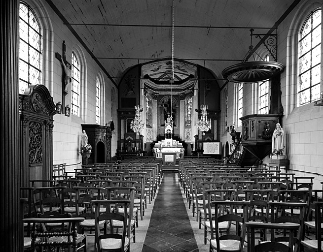 Vue intérieure vers le choeur.