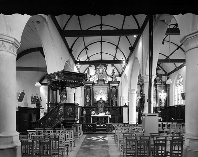 Vue intérieure vers le choeur.