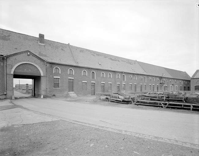 Ferme, étables, élévation sur cour.