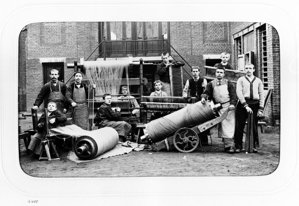 Lamiers. Photographie de J. David, 1897 (AP Hacot et Colombier).