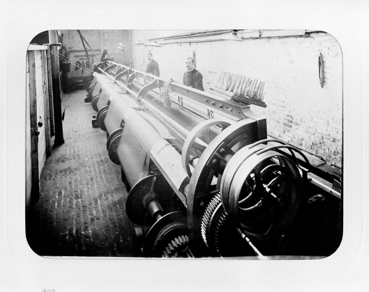 Métier à tisser de 8,30 m. Photographie de J. David, 1897 (AP Hacot et Colombier).