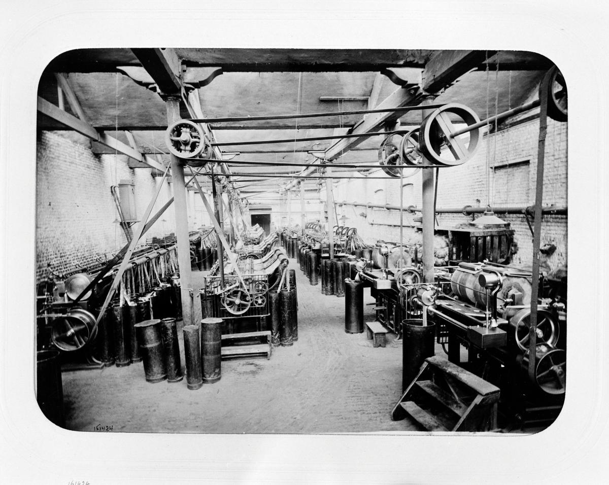 Salle de préparation. Photographie de J. David, 1897 (AP Hacot et Colombier).