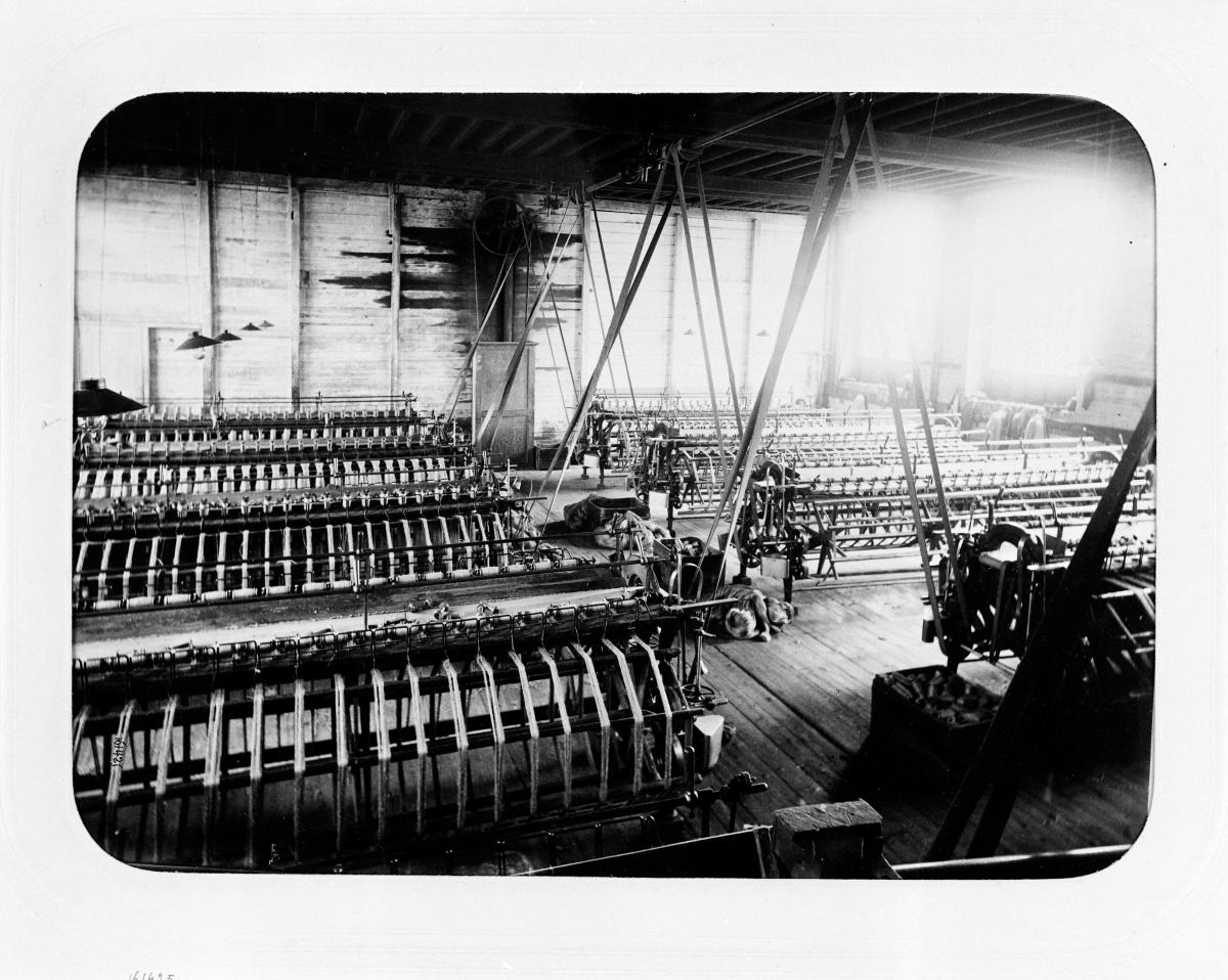 Salle des dévidoirs. Photographie de J. David, 1897 (AP Hacot et Colombier).