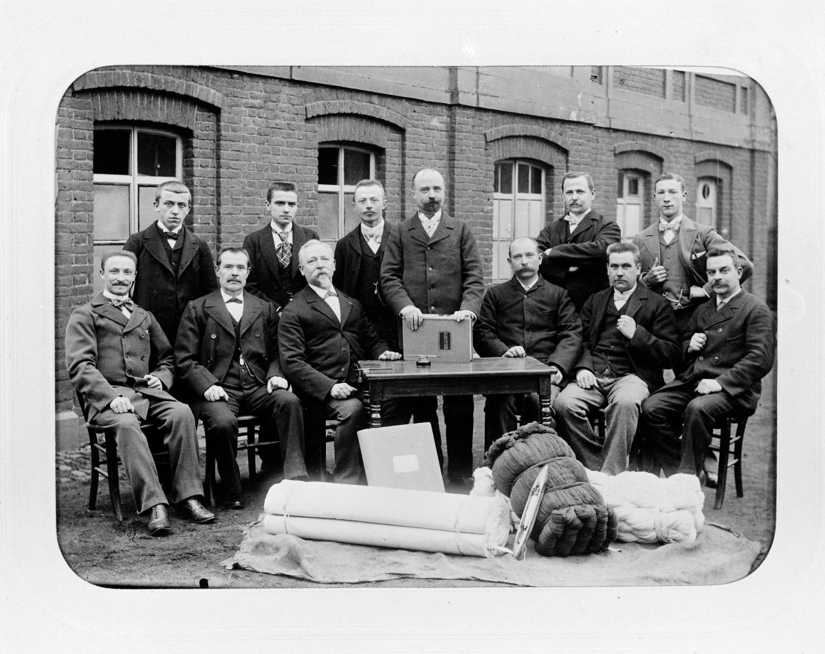 Personnel d'encadrement. Photographie de J. David, 1897 (AP Hacot et Colombier).